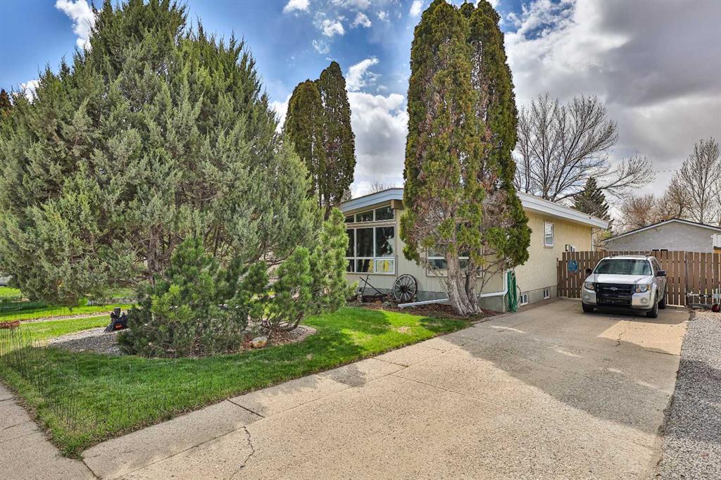 Third View of 1702 26 Street S, Agnes Davidson, Lethbridge, Alberta, T1K 2N6