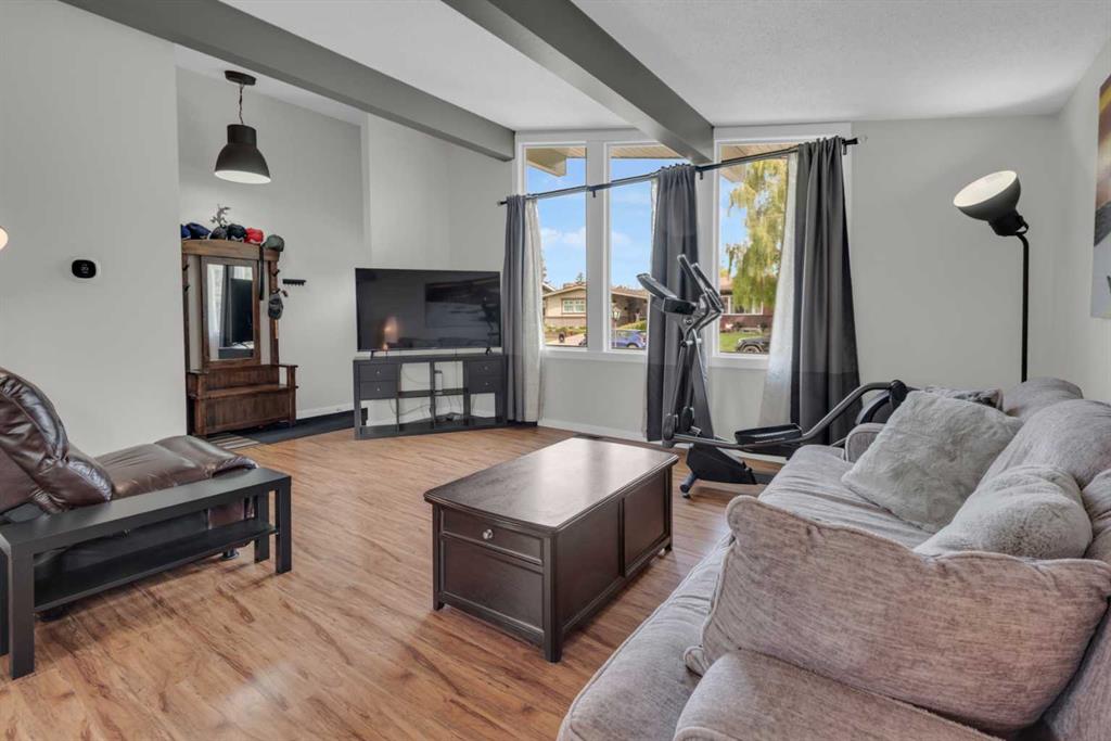 Third View of 331 96 Avenue SE, Acadia, Calgary, Alberta, T2J 0G5