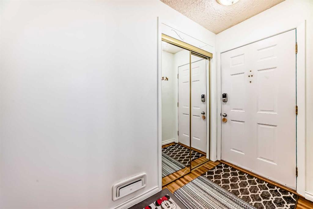 Third View of 2215 37 Street SW, Glendale, Calgary, Alberta, T3A 3A5