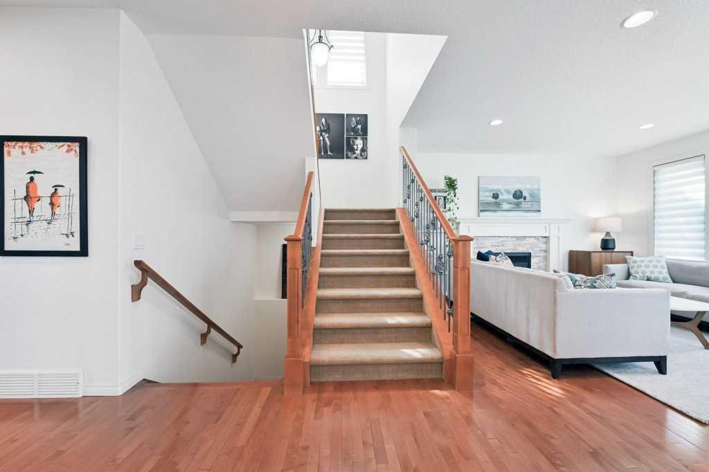 Fifth View of 5542 Henwood Street SW, Garrison Green, Calgary, Alberta, T3E 6Z3