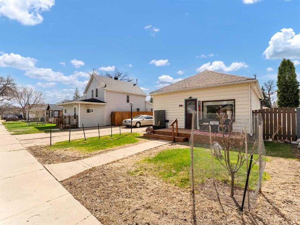 Fourth View of 819B 3 Street SE, River Flats, Medicine Hat, Alberta, T1A0J4