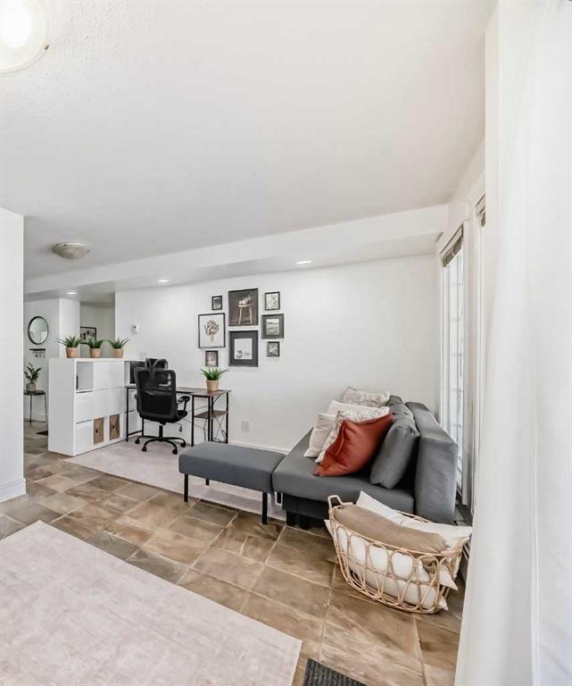 Fifth View of 300, 117 38 Avenue SW, Parkhill, Calgary, Alberta, T2S 0V4