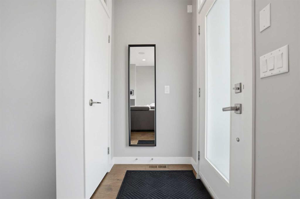 Fourth View of 2, 308 11 Avenue NE, Crescent Heights, Calgary, Alberta, T2E 0Z1