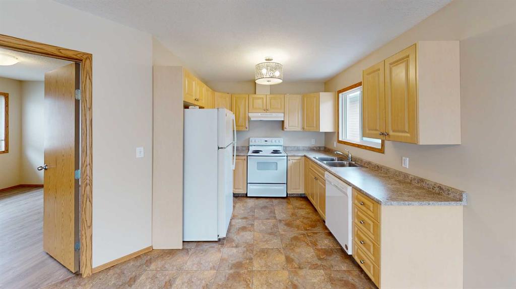 Third View of B, 9911 109 Avenue , VLA Montrose, Grande Prairie, Alberta, T8V1R7