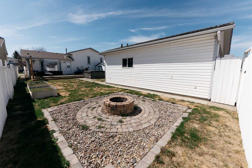 Fifth View of 18 Dunlop Street , Deer Park Estates, Red Deer, Alberta, T4R 2G6