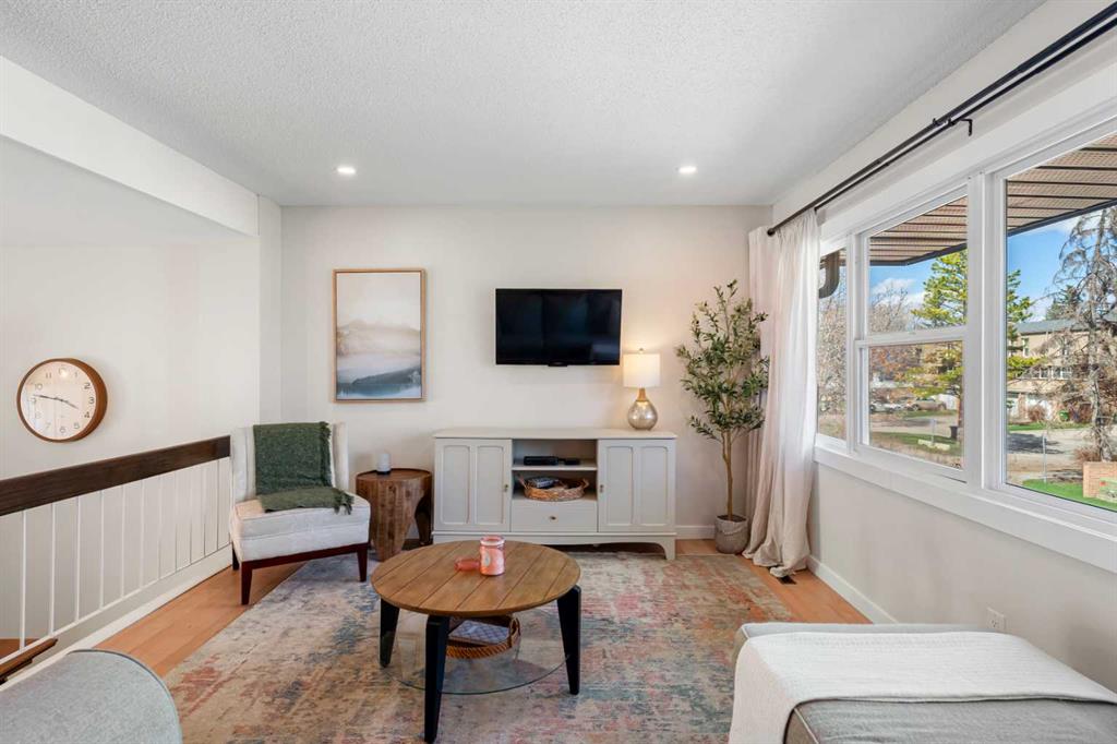 Fourth View of 114 Brae Glen Lane SW, Braeside, Calgary, Alberta, T2W 1B6