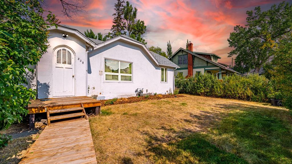 230 4 Avenue SE, A2308962, Alberta,