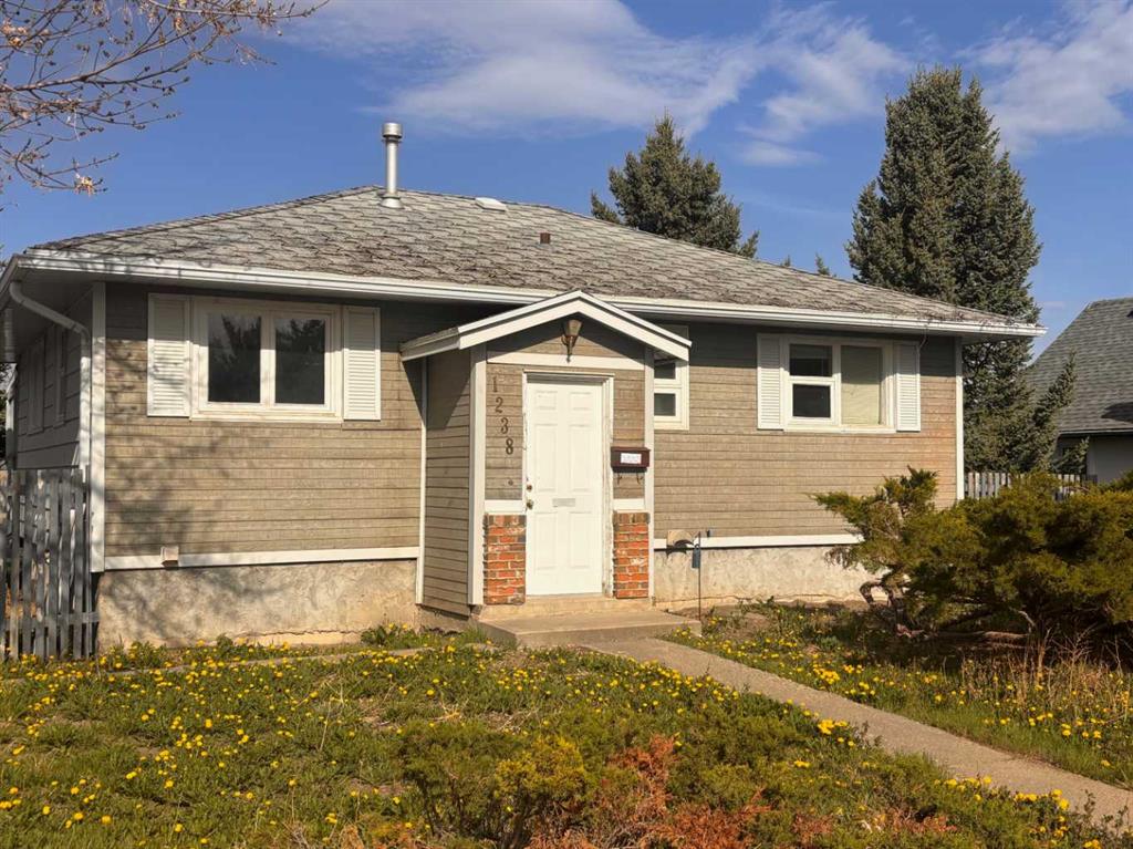 Second View of 1238 8 Street N, Senator Buchanan, Lethbridge, Alberta, T1H 1Z4