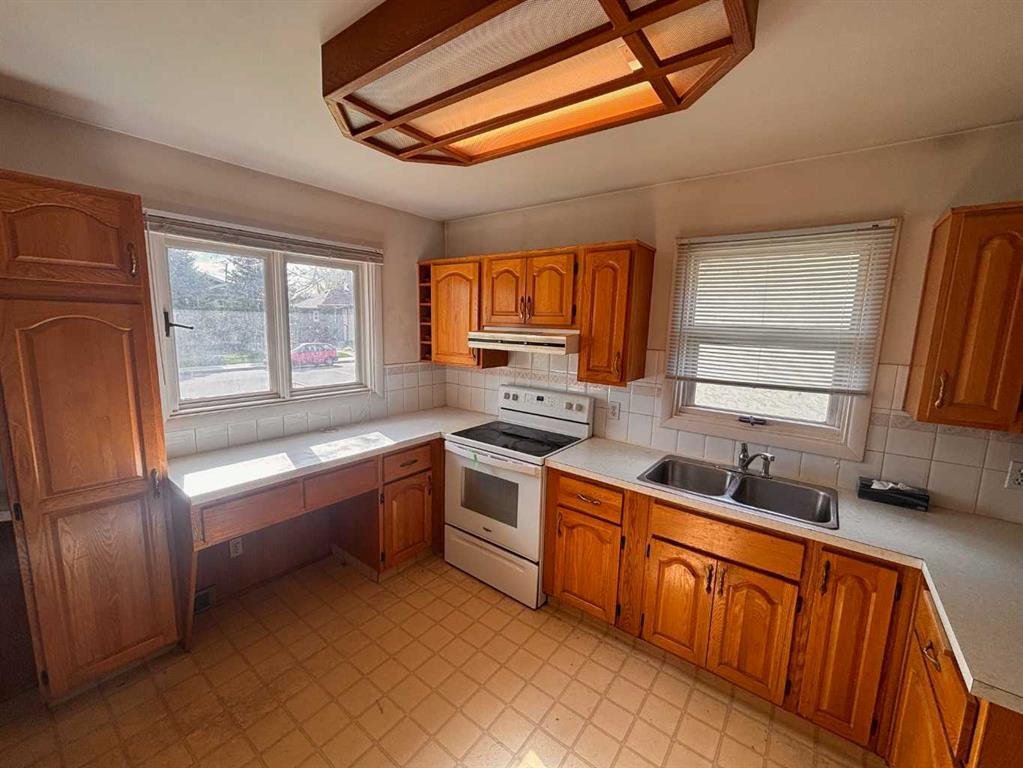 Fourth View of 1238 8 Street N, Senator Buchanan, Lethbridge, Alberta, T1H 1Z4
