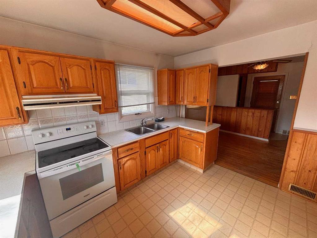 Fifth View of 1238 8 Street N, Senator Buchanan, Lethbridge, Alberta, T1H 1Z4