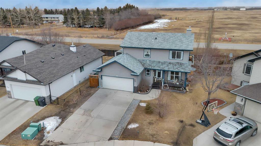 512 Highland Close , A2309079, Alberta,