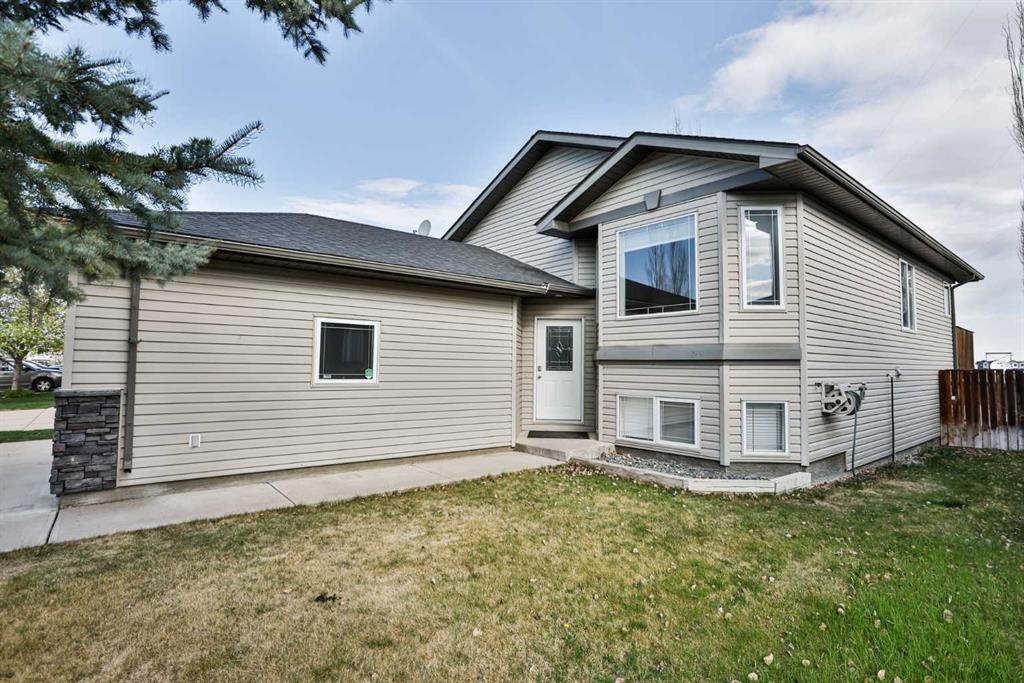 404 Lynx Crescent N, A2309111, Alberta,