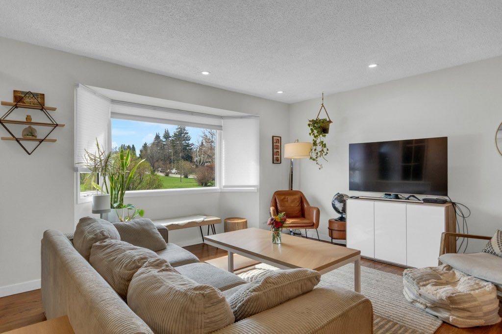 Fourth View of 2728 45 Street SW, Glenbrook, Calgary, Alberta, T3E 3Y4
