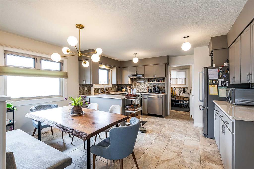 Third View of 75 Robertson Way SW, SW Hill, Medicine Hat, Alberta, T1A 5J3