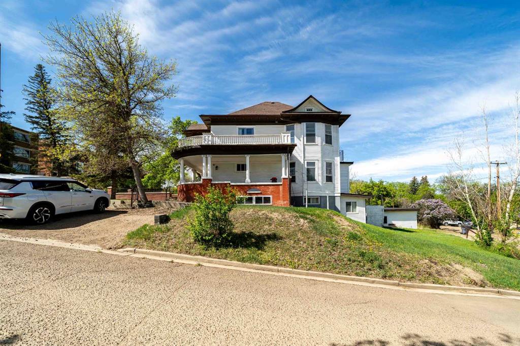 Third View of 106 3 Street SE, SE Hill, Medicine Hat, Alberta, T1A0G2