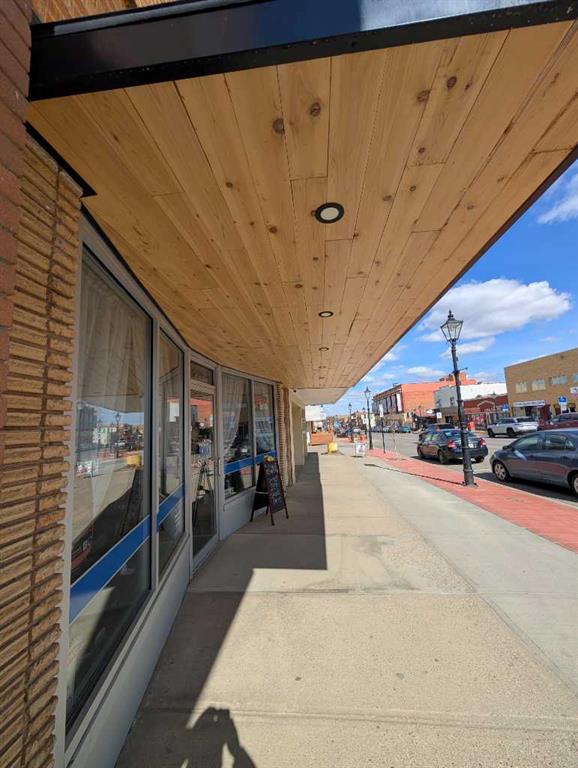 Fourth View of Main Floor, 524 3 Street SE, SE Hill, Medicine Hat, Alberta, T1A 0H3