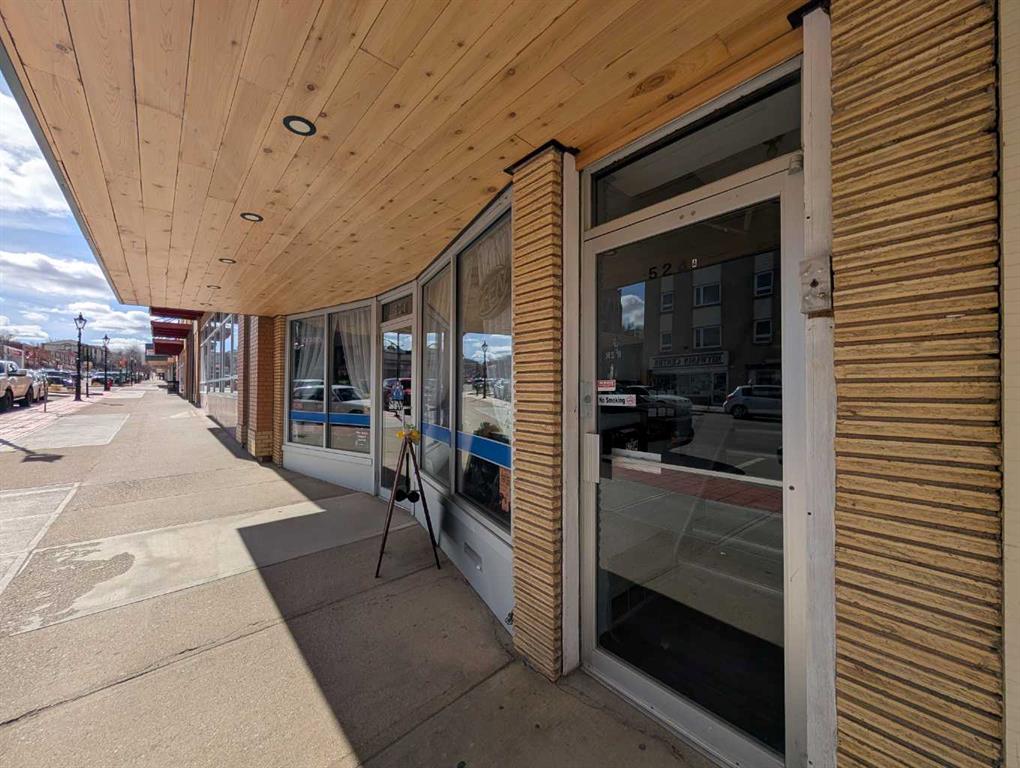 Fifth View of Main Floor, 524 3 Street SE, SE Hill, Medicine Hat, Alberta, T1A 0H3
