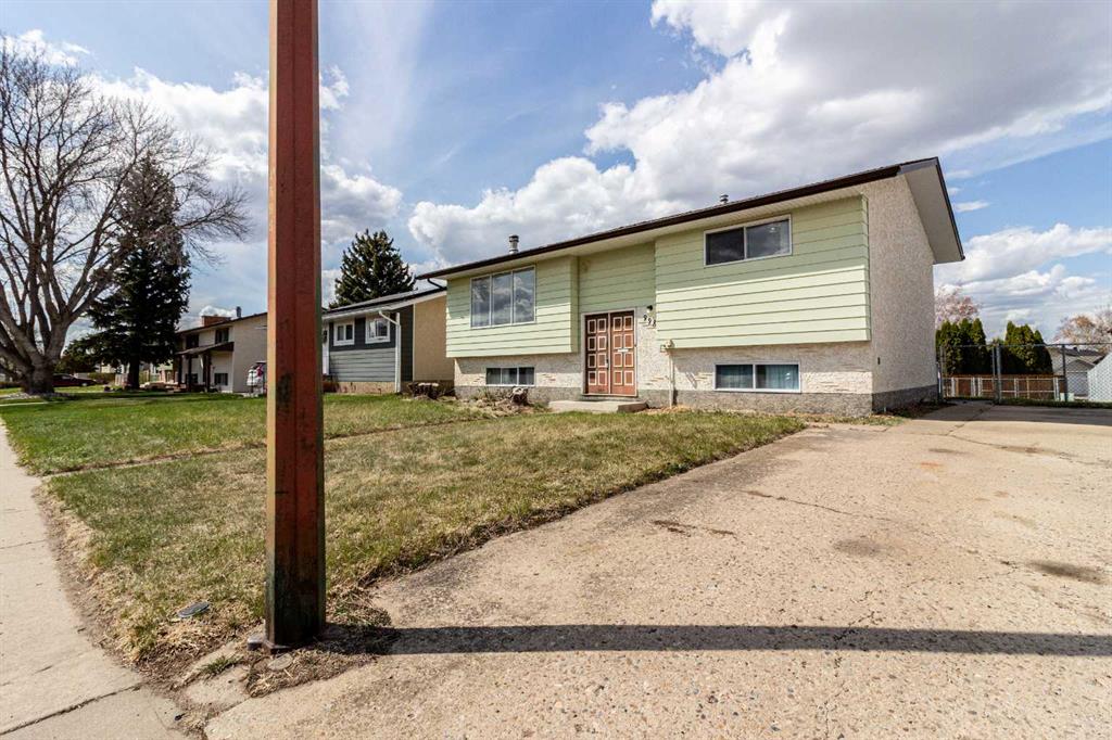 Third View of 998 17 Street NE, Northeast Crescent Heights, Medicine Hat, Alberta, T1C 1M6