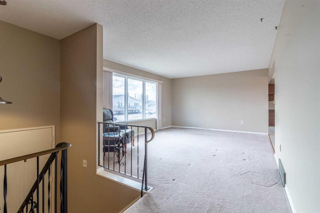 Fifth View of 998 17 Street NE, Northeast Crescent Heights, Medicine Hat, Alberta, T1C 1M6
