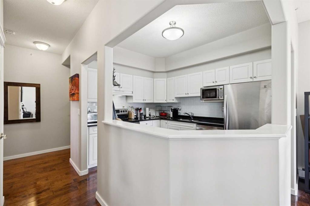 Third View of 301, 1919 31 Street SW, Killarney/Glengarry, Calgary, Alberta, T3E 2M8