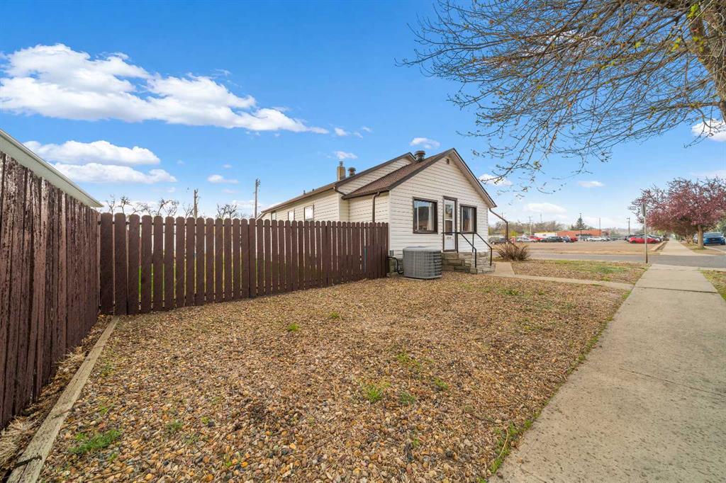 801B 2 Street SE, A2309627, Alberta,
