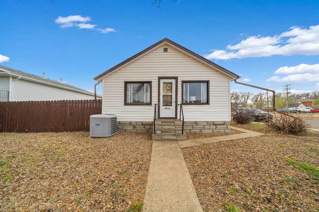 Third View of 801B 2 Street SE, River Flats, Medicine Hat, Alberta, T1A0E7