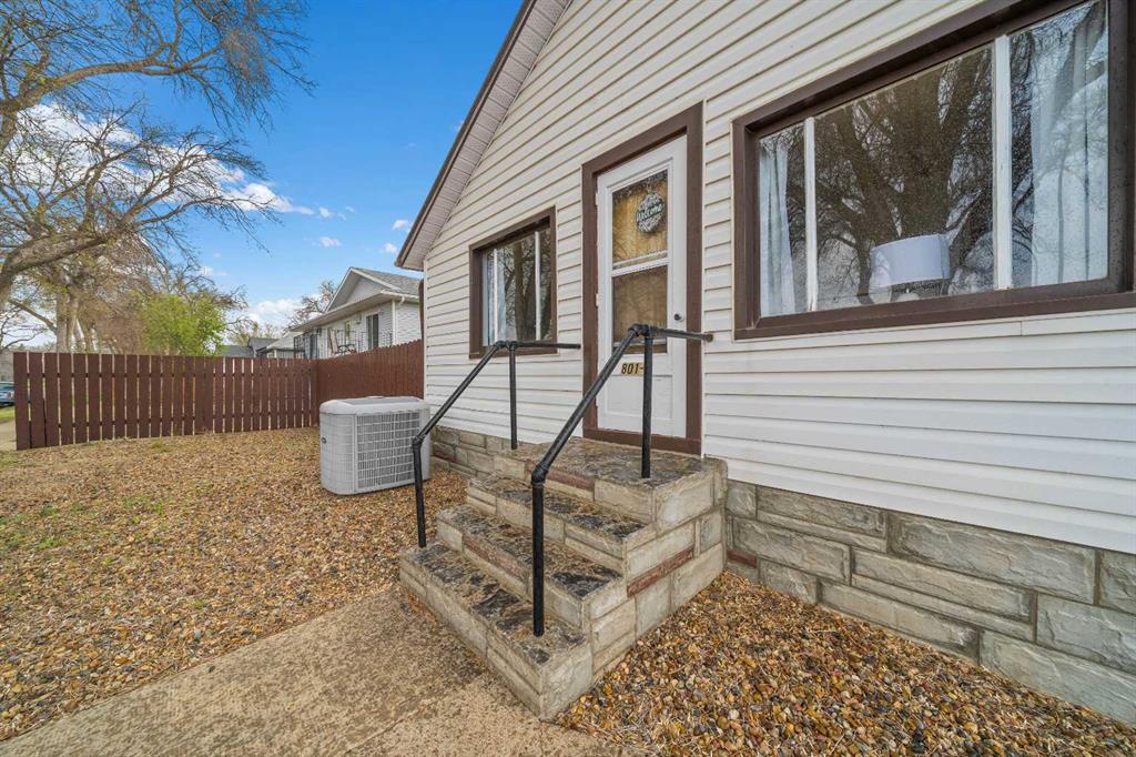 Fourth View of 801B 2 Street SE, River Flats, Medicine Hat, Alberta, T1A0E7