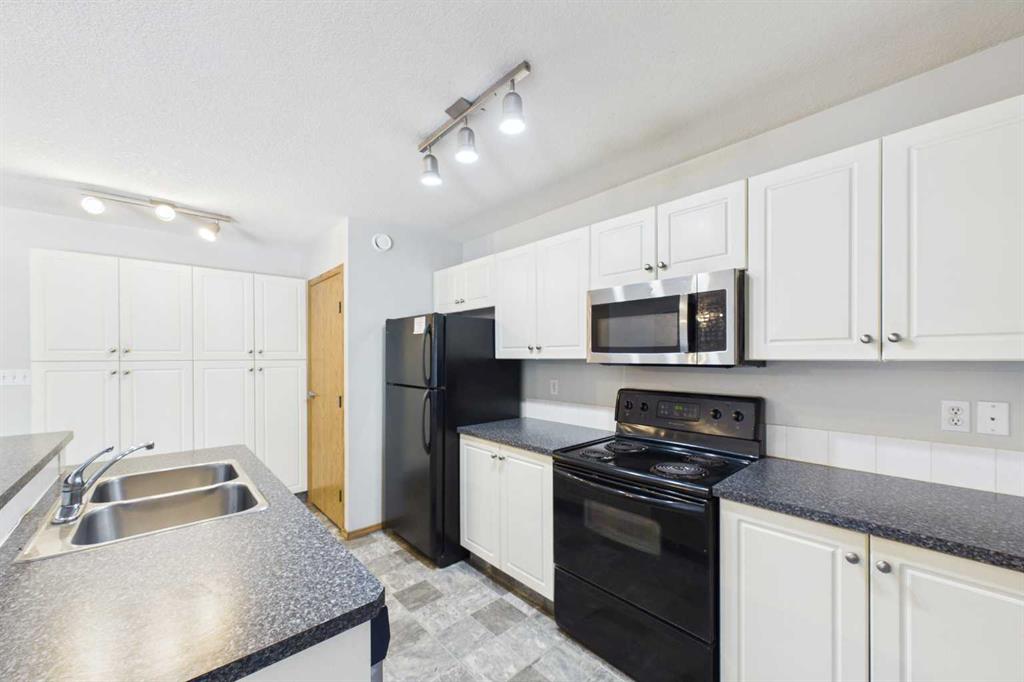 Third View of 40, 20 Jacobs Close , Johnstone Park, Red Deer, Alberta, T4P4E1