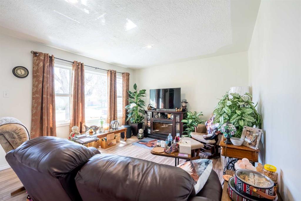 Third View of 734 4 Street S, London Road, Lethbridge, Alberta, T1J 2B1
