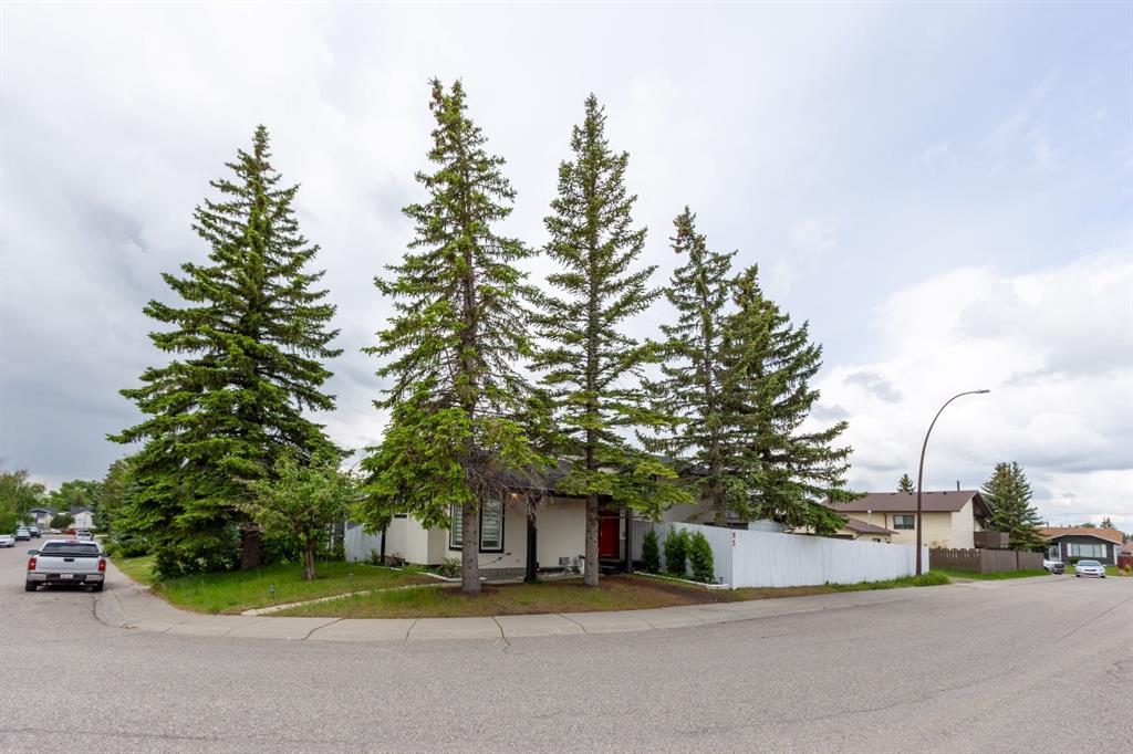 Third View of 95 Castleridge Close NE, Castleridge, Calgary, Alberta, T3J1Y9
