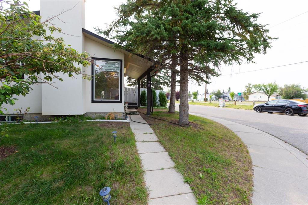 Fifth View of 95 Castleridge Close NE, Castleridge, Calgary, Alberta, T3J1Y9