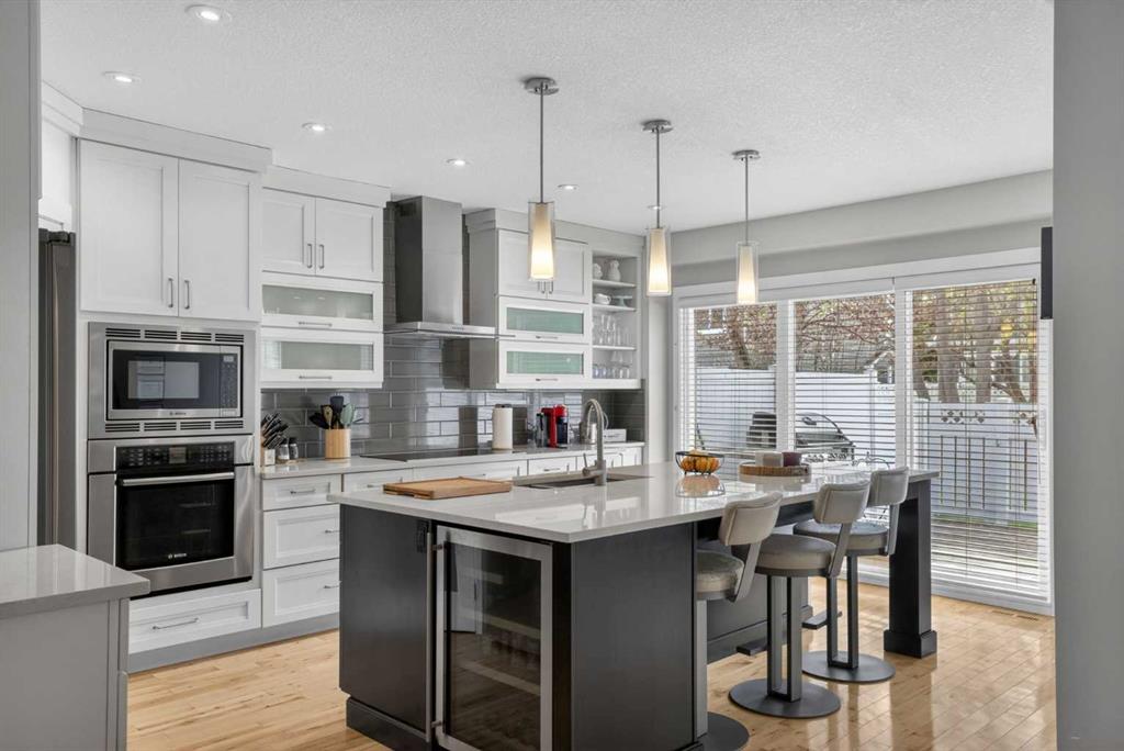 Fifth View of 12 Wood Crescent SW, Woodlands, Calgary, Alberta, T2W 4B4