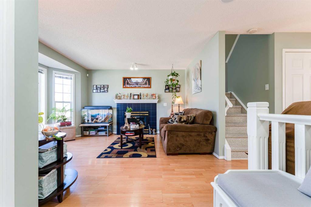 Third View of 198 Somerside Park SW, Somerset, Calgary, Alberta, T2Y 3G3