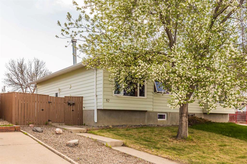 52 Trent Road W, A2310362, Alberta,