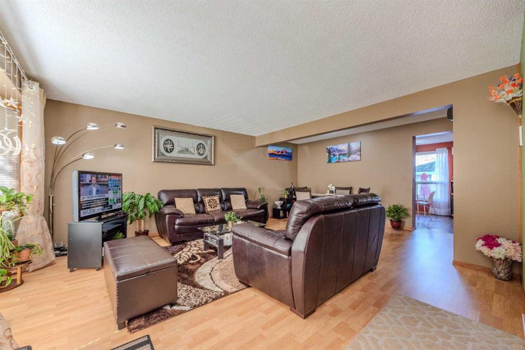 Fourth View of 78 Queen Anne Close SE, Queensland, Calgary, Alberta, T2J 6E5