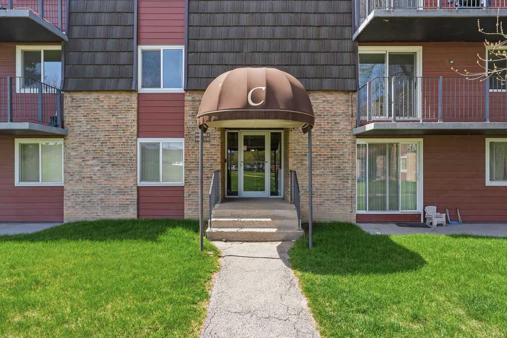 Fourth View of 8C, 80 Galbraith Drive SW, Glamorgan, Calgary, Alberta, T3E 4Z6