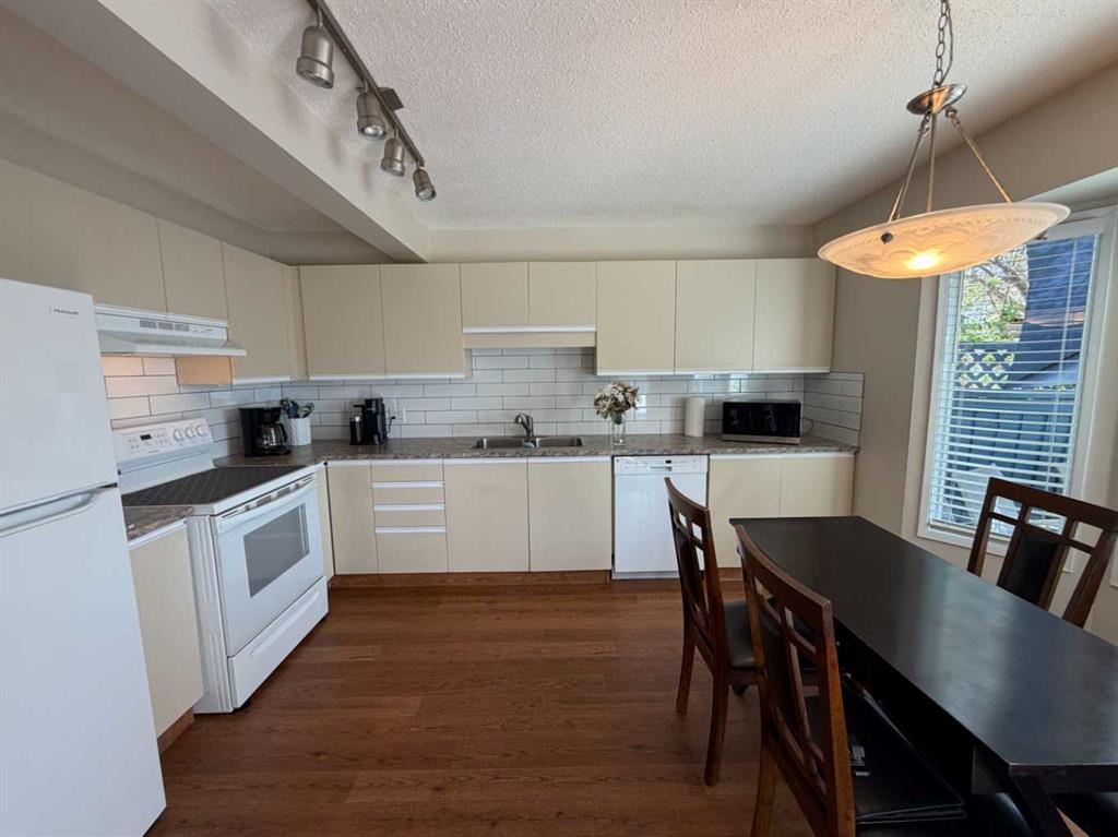 Fifth View of 25 Ellenwood Drive , Eastview Estates, Red Deer, Alberta, T4R 2E1