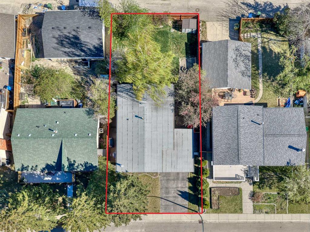 Fourth View of 83 Brazeau Crescent SW, Braeside, Calgary, Alberta, T2W 0Z2