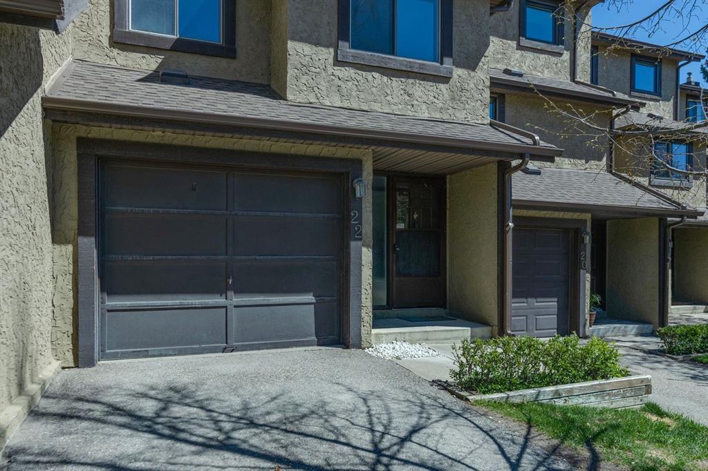 Third View of 22 Glamis Gardens SW, Glamorgan, Calgary, Alberta, T3E6S4