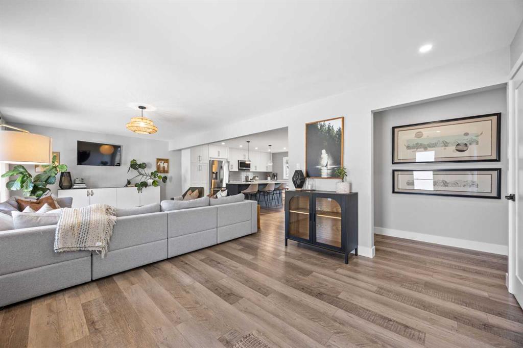 Fifth View of 411 Canterbury Place SW, Canyon Meadows, Calgary, Alberta, T2W2B6