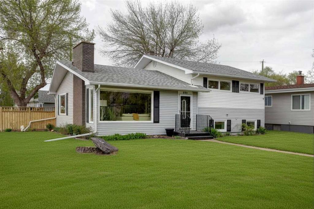 Third View of 809 Riverside Drive E, Riverview Park, Drumheller, Alberta, T0J 0Y5