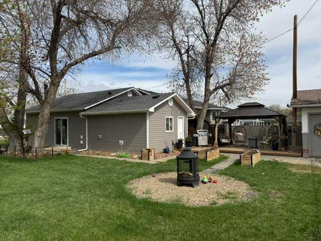 148 4 Street , A2311031, Alberta,