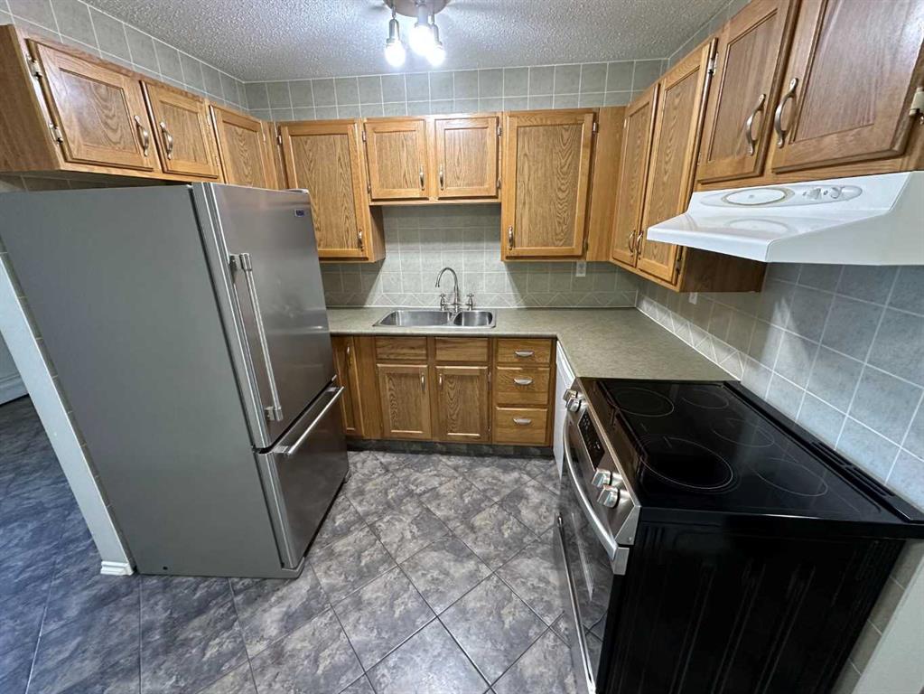 Third View of 102, 7031 Gray Drive , Glendale, Red Deer, Alberta, T4P 2B1