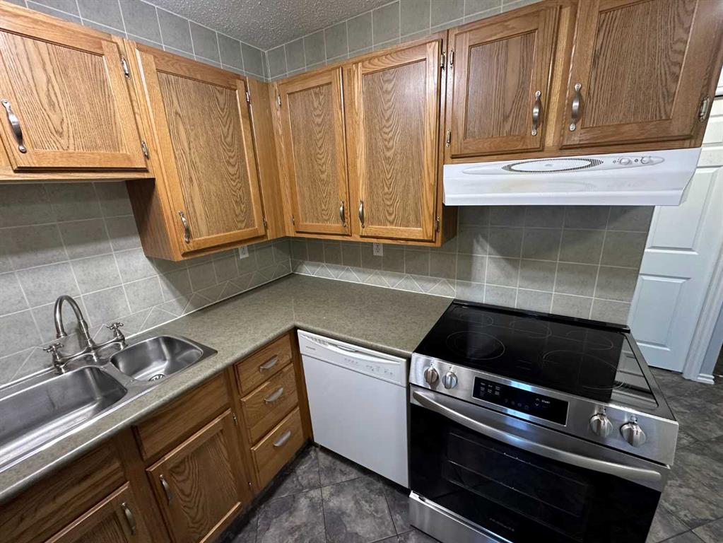 Fifth View of 102, 7031 Gray Drive , Glendale, Red Deer, Alberta, T4P 2B1