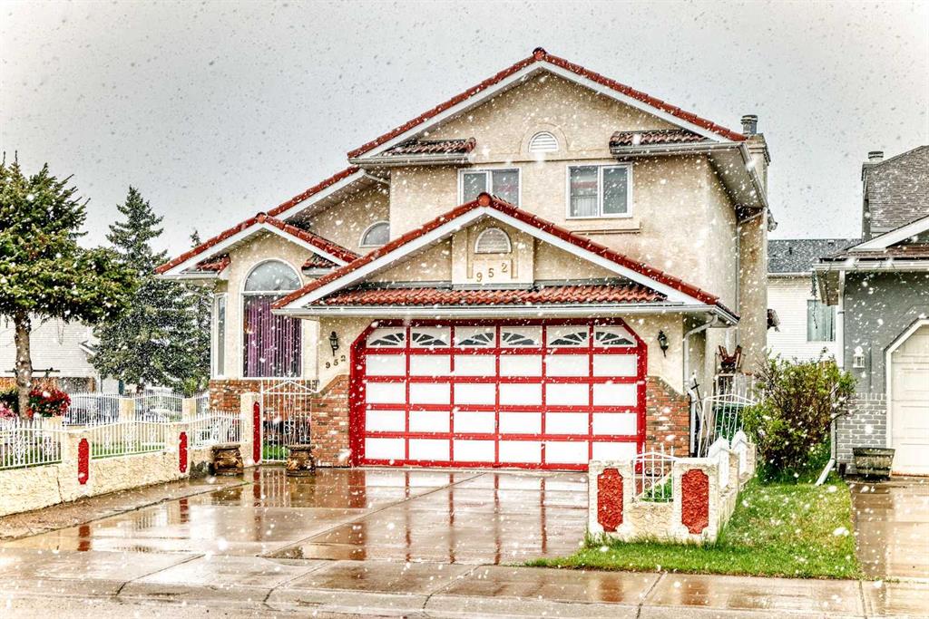 Third View of 952 Applewood Drive SE, Applewood Park, Calgary, Alberta, T2A7N3