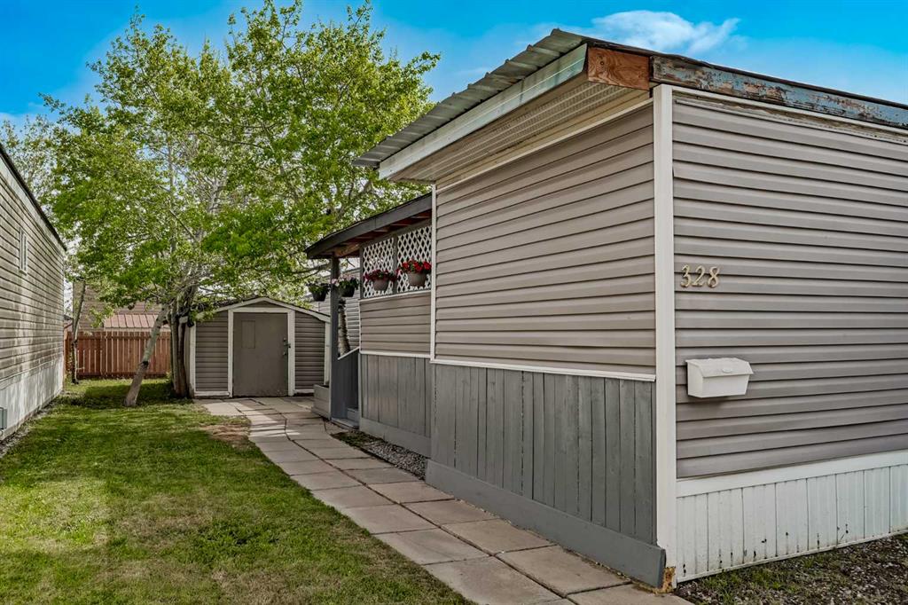 Third View of 328, 6220 17 Avenue , Red Carpet, Calgary, Alberta, T2A 7H4