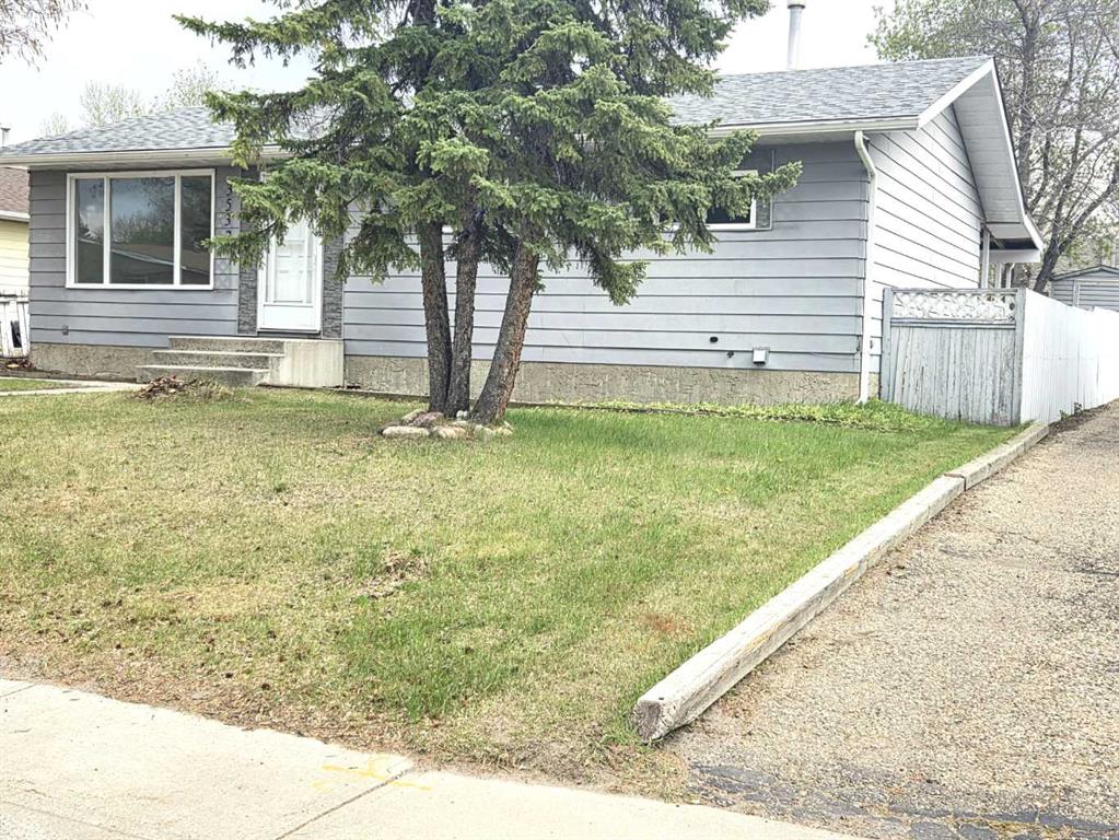 Third View of 3532 50 Avenue E, Central Innisfail, Innisfail, Alberta, T4G 1J1