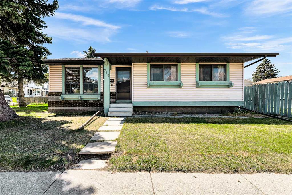 748 Aboyne Way NE, A2311925, Alberta,