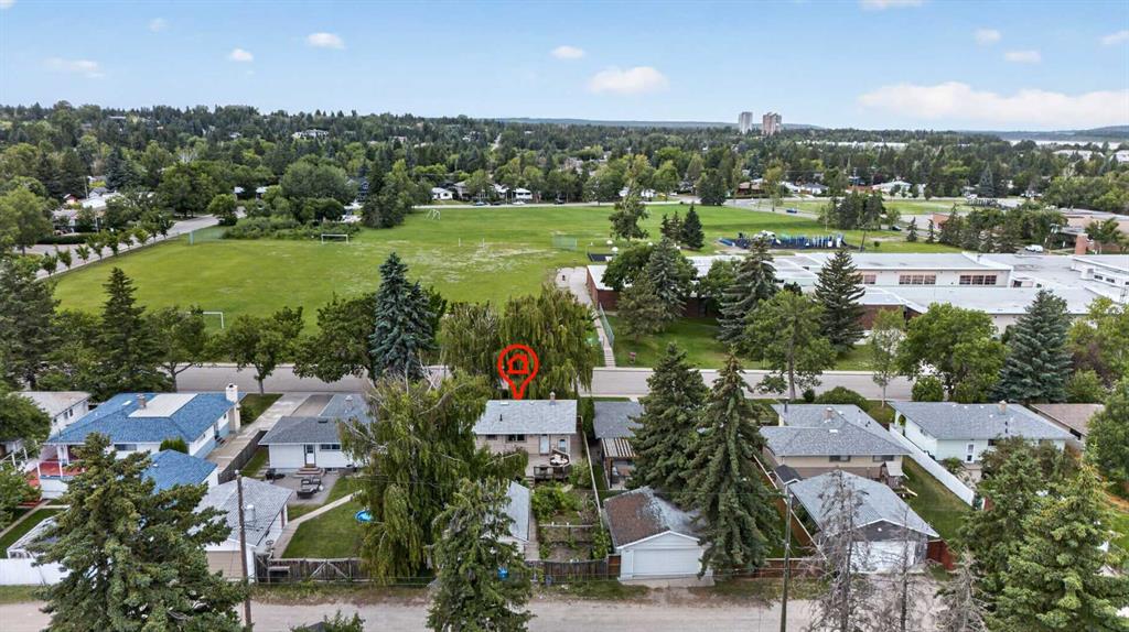 Second View of 39 Hillgrove Crescent SW, Haysboro, Calgary, Alberta, T2V 3K8