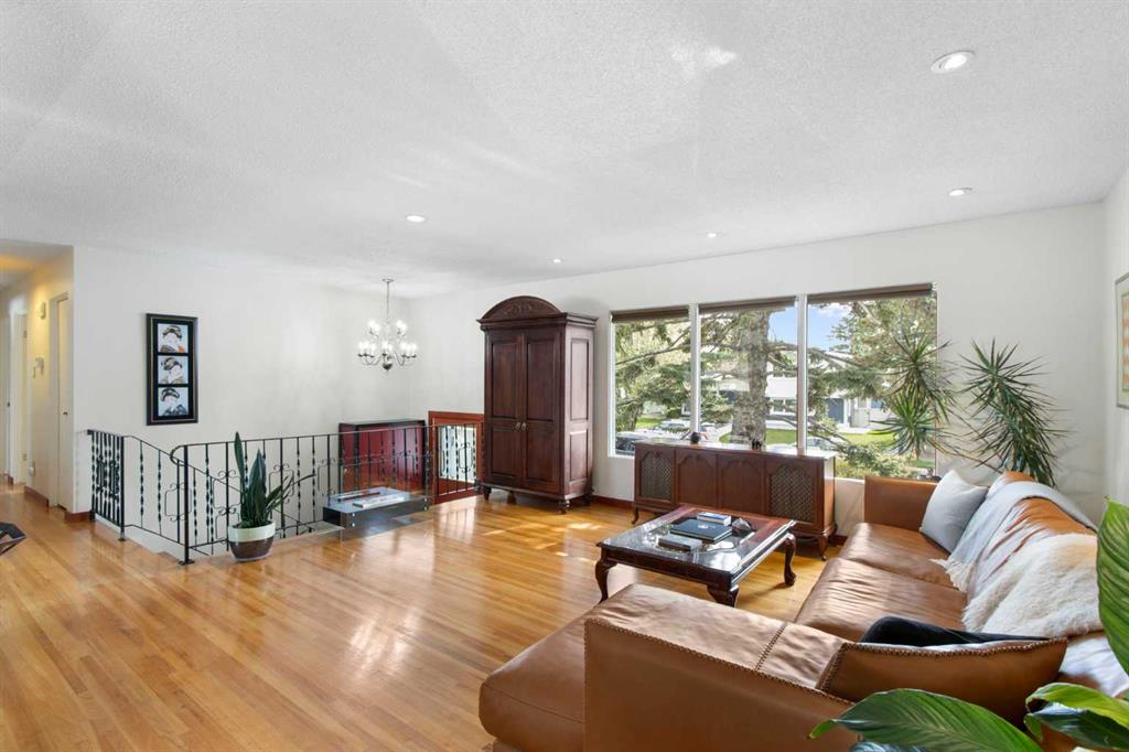 Fourth View of 10811 Maplecrest Road SE, Maple Ridge, Calgary, Alberta, T2J1Y1
